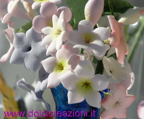 I fiori in pasta di zucchero Filler flowers